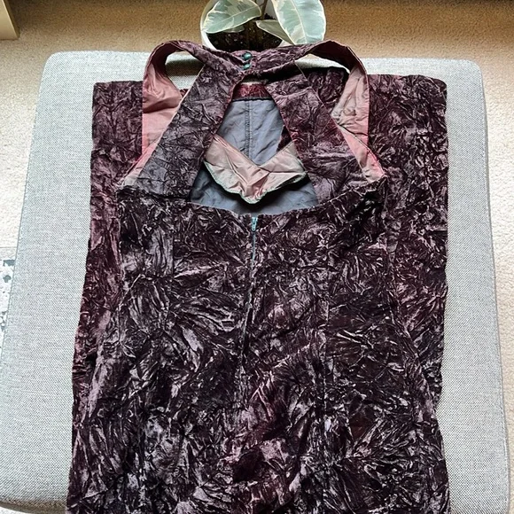 Vintage Crushed Velvet Burgundy Dress with Slit and buttons, Size: 6 - Picture 9 of 17